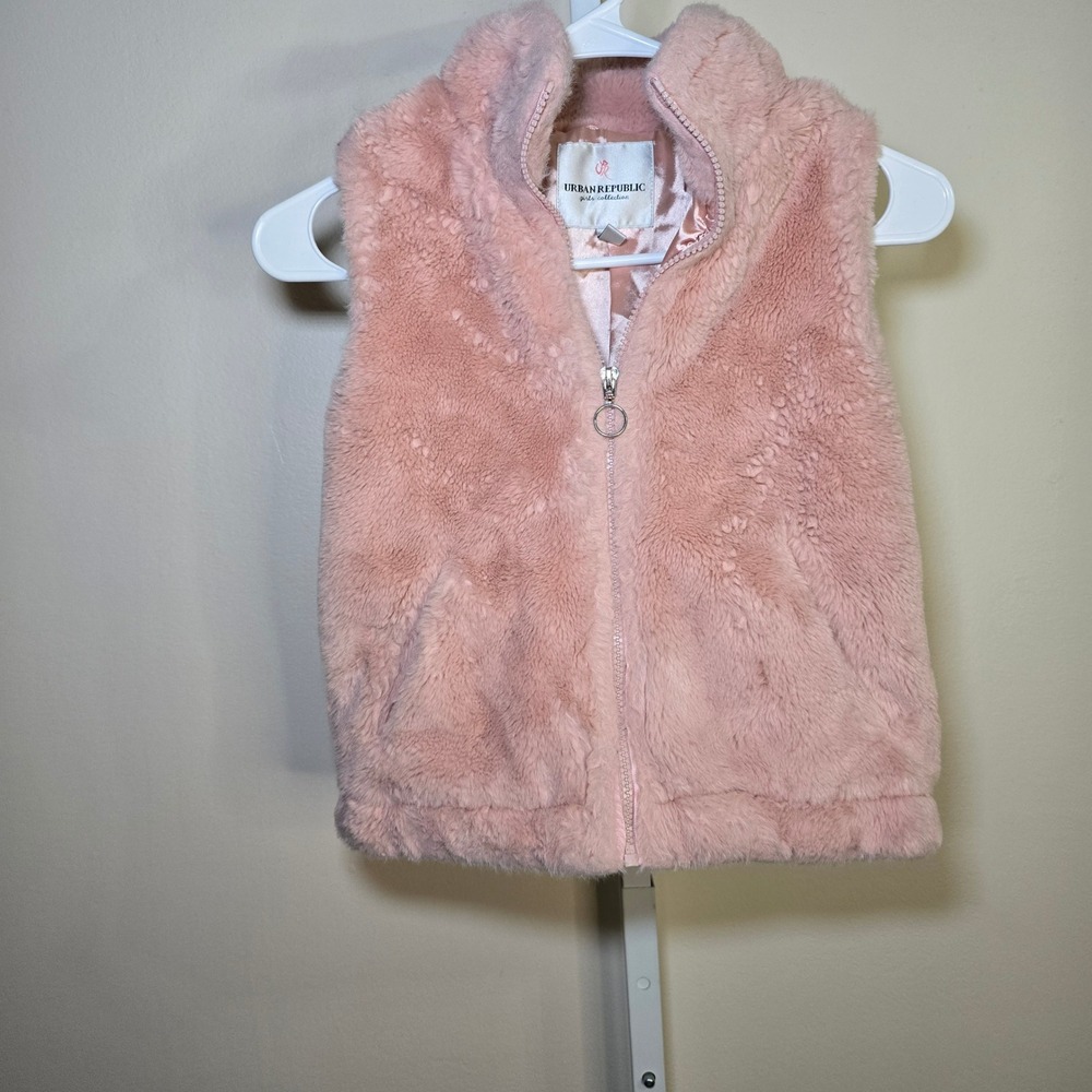 Urban Republic Girls Pink Faux Fur Vest Size Small 7/8 Full Zip Sleeveless